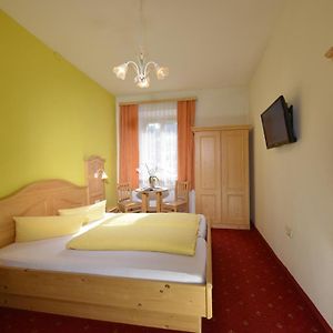 Zimmer mit Queensize-Bett